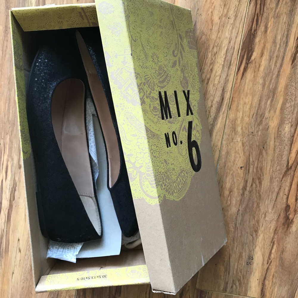 Black ballet flats. BNIB never worn. - Picture 3 of 4